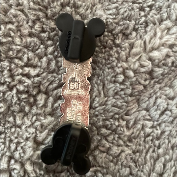 Disney Autopia trading pin - Picture 2 of 2